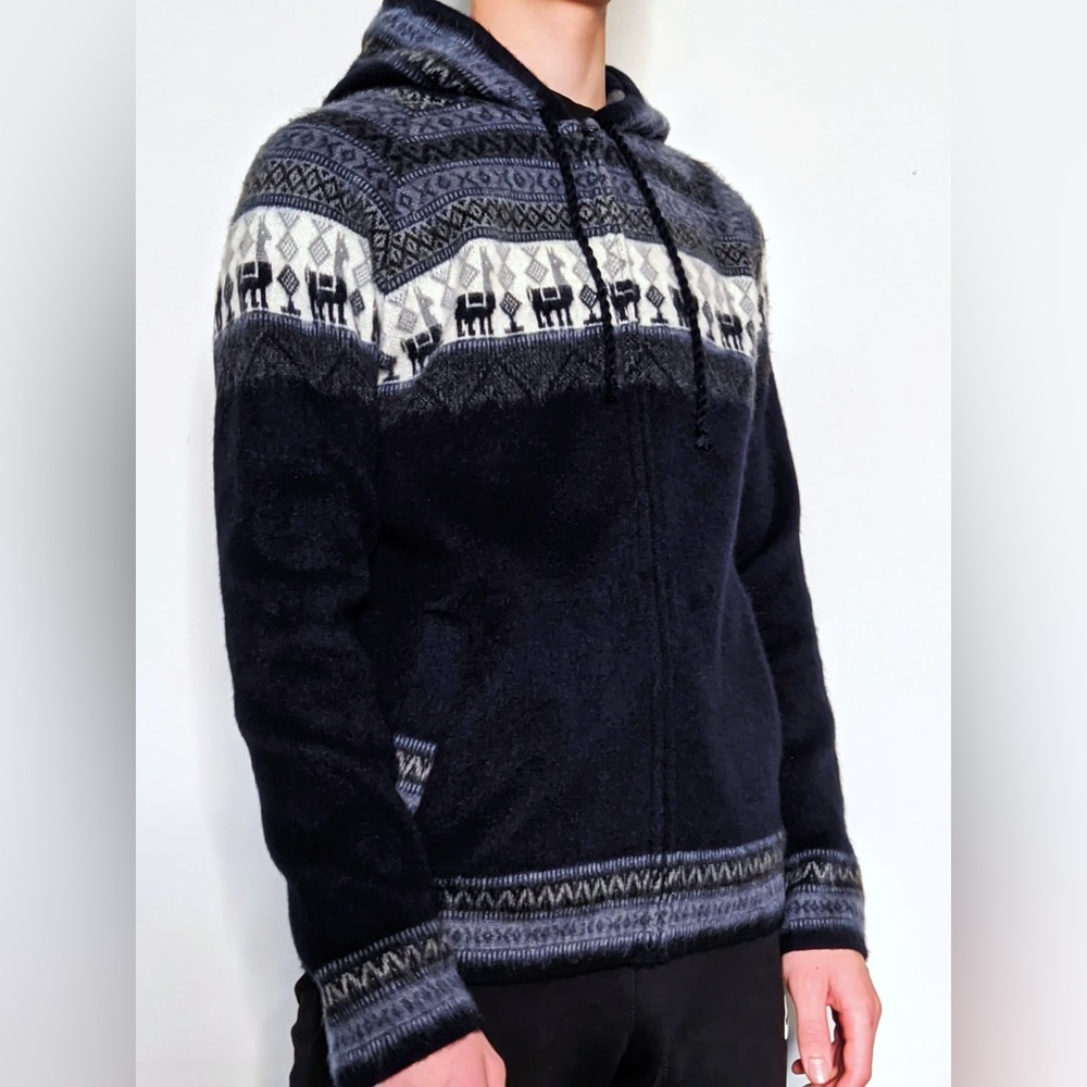 Men's Black and White Patterned Sweater